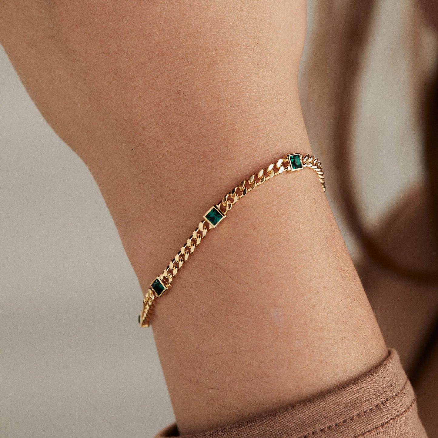 May Birthstone Emerald Curb Chain Bracelet